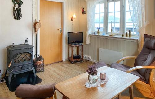 Innfjorden House | 2 Bedroom Lovely Home In Innfjorden
