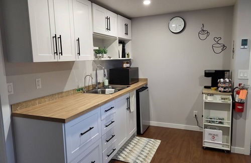 Inglewood House | 2-bedroom lower suite. 10 mins to downtown, Calgary Zoo, Saddledome & Max Bell
