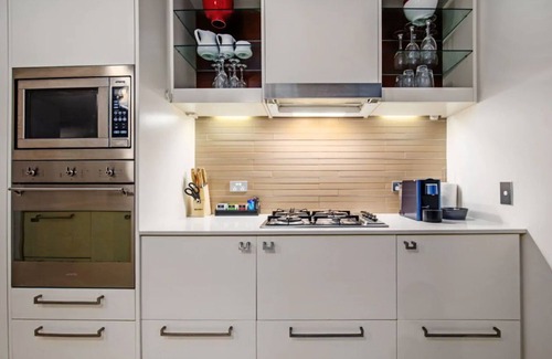 Noosa Heads Apartment | 2 bedroom luxury apartment minutes from the beach.