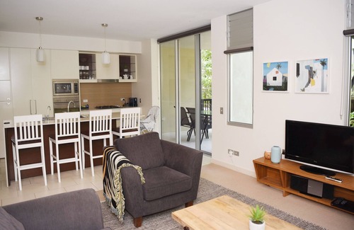 Noosa Heads Apartment | 2 bedroom luxury apartment minutes from the beach.