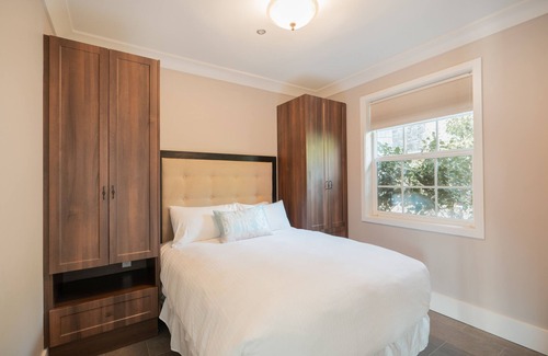 Juan de Fuca Electoral Area Resort | 2 Bedroom Luxury in Sooke