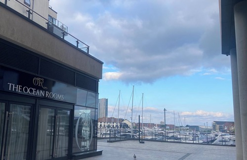 Southampton City Centre Apartment | 2 bedroom near ocean village Marina port apartment