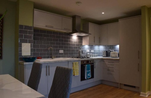 Bow Apartment | 2 Bedroom Newly Refurbished Flat In The Heart of Bow