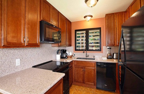 Lihue Condo | 2 Bedroom Ocean View w/Lanai – Kaha Lani 107