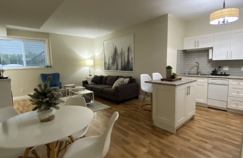 Upper Ten Oaks House | 2 bedroom private Ledgeview mountain suite