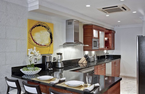Old Trees Bay Apartment | 2 bedroom property located in a resort with direct beach access