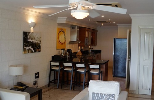 Old Trees Bay Apartment | 2 bedroom property located in a resort with direct beach access