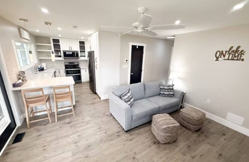 Allisonia House | 2 Bedroom Riverfront House on the New River Trail