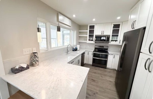 Allisonia House | 2 Bedroom Riverfront House on the New River Trail
