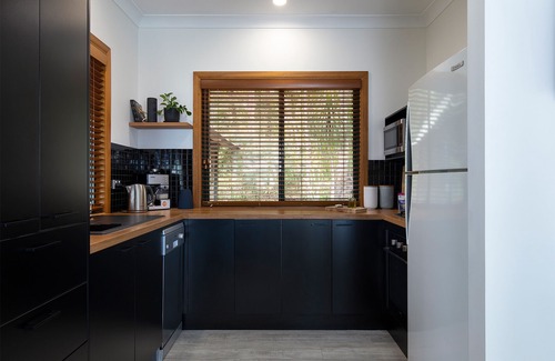 Weyba Downs Cottage | 2 Bedroom Romantic Deluxe Cottages - perfect for couples minutes from Noosa