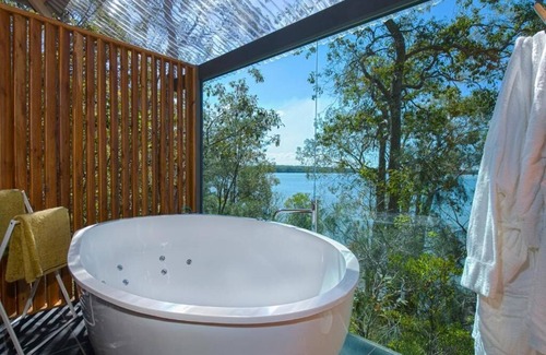 Weyba Downs Cottage | 2 Bedroom Romantic Deluxe Cottages - perfect for couples minutes from Noosa