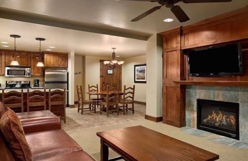 Breckenridge Cabin | 2 bedroom ski in/ski out on Peak 7