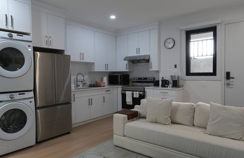 Burnaby House | 2-Bedroom Stay for Max 5 Guests-Near Vancouver
