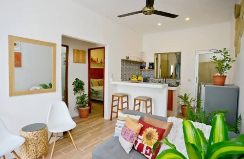 Granada House | 2 bedroom Suite 5mins to La Calzada +30MB wifi