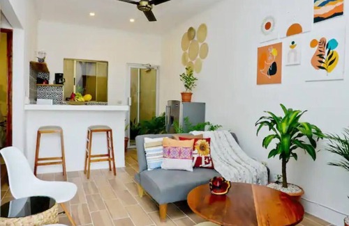 Granada House | 2 bedroom Suite 5mins to La Calzada +30MB wifi