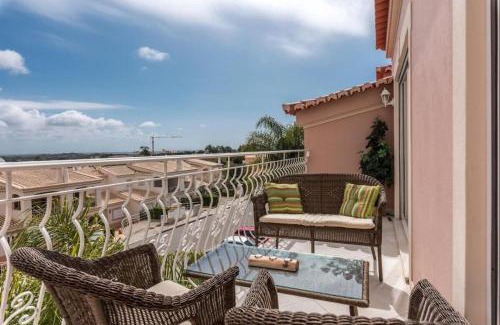 Portimao Apartment | 2 Bedroom Top Floor Apartment, Oasis Parque, near Alvor AT01