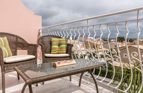 Portimao Apartment | 2 Bedroom Top Floor Apartment, Oasis Parque, near Alvor AT01