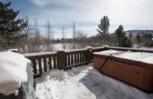 Ogden Condo | 2 Bedroom Vacation Rental in Huntsville, Utah - Snowbasin Lodging LS86