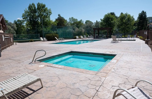 Ogden Condo | 2 Bedroom Vacation Rental in Huntsville, Utah - Snowbasin Lodging LS86