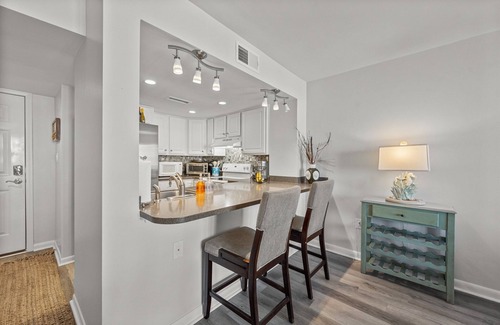 McCutcheon Field Condo | 2 Bedroom w/King Bed. Onsite Pools, Restaurant, Arcade & More!