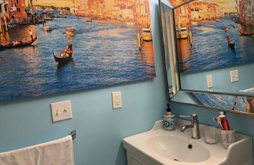 Surrey Apartment | 2 Bedrooms Condo in a excellent location