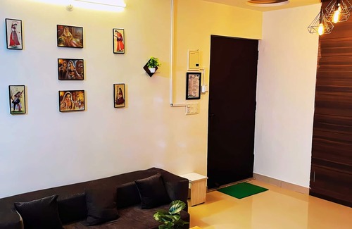 Sigra Apartment | 2 Bhk Apartment with Kitchen, 15 Mins From Kashi Vishwanath Temple & Ghats.
