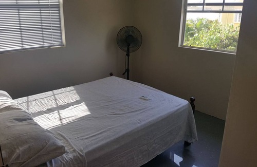 Welches House | 2 Blocks from beach, quiet side gap, walking distance to Oistins, night life