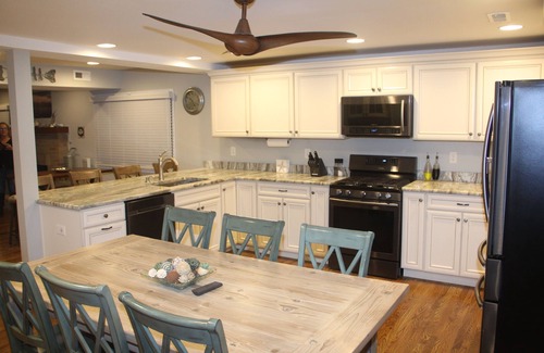 The Dunes House | 2 BLOCKS TO BEACH, 1 TO BAY. LOTS INCLUDED. BEST KITCHEN. WE SLEEP 15.