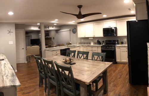 The Dunes House | 2 BLOCKS TO BEACH, 1 TO BAY. LOTS INCLUDED. BEST KITCHEN. WE SLEEP 15.