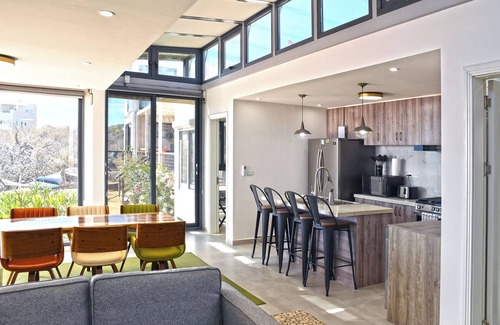 El Sargento House | 2 br,1 bath modern repurposed shipping container home. Enjoy fast 250mb Telmex internet with Starlink backup. Free storage for diving & kiting/winging gear. Enjoy streaming YouTube TV in each room & complimentary use of inflatable SUPs & beach toys