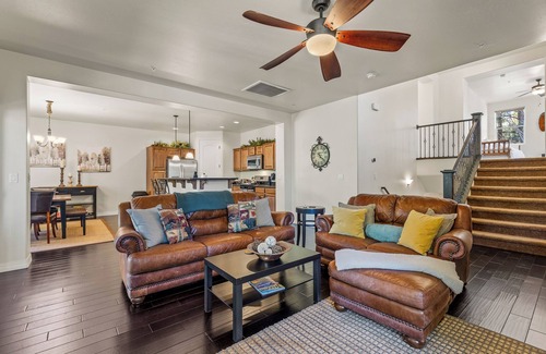 Flagstaff House | 2 BR 2.5 BTH + loft - Central, A/C & Spacious!