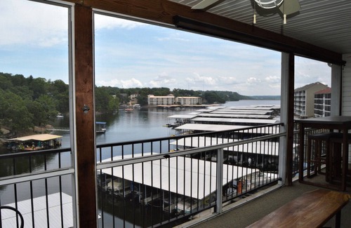Lakeland Condo | 2 BR/2 BA Lakefront Lighthouse Landing Condo with Wifi