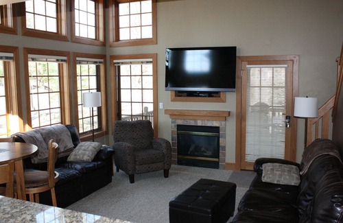Lakeland Apartment | 2 BR/2 BA Lakefront Lighthouse Landing Condo with Wifi, nestled in a quiet cove
