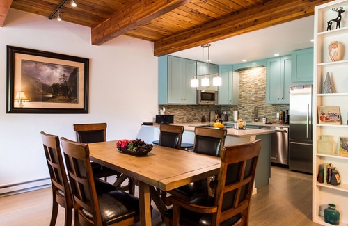 Telluride Condo | 2 Br/2 Ba. Short Walk along River Trail To Festivals/Gondola! Hot Tub! Sleeps 7
