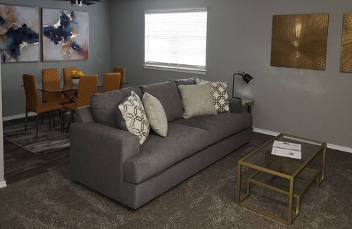Central Arlington Apartment | 2 BR|2 BA (sleeps 6) 5 min walk to ATT Stadium!