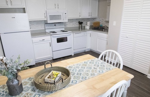 Gulfport Apartment | 2 Br Apt w/pool and fast Wi-fi