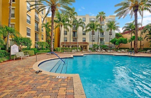 Downtown West Palm Beach Apartment | 2 BR at CityPlace with 2 parkings.