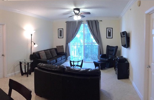 Downtown West Palm Beach Apartment | 2 BR at CityPlace with 2 parkings.