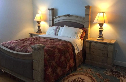 Downtown West Palm Beach Apartment | 2 BR at CityPlace with 2 parkings.