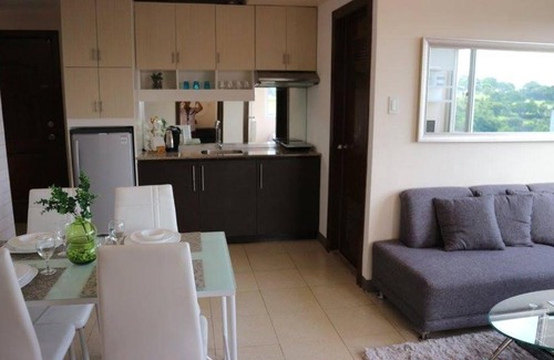 Pembo Apartment | 2 BR Condotel near Venice Grand Canal, SM Aura Mall and BGC