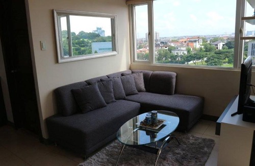 Pembo Apartment | 2 BR Condotel near Venice Grand Canal, SM Aura Mall and BGC