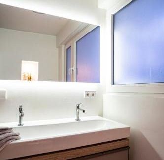 Wiesbaden Apartment | 2 BR Loft - WHIRLPOOL - TERRASSE - ZENTRAL - WIFI - BUSINESS - KAFFEE - NETFLIX