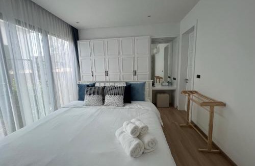 Chalong Villa | 2 BR Modern Pool Villa Chalong
