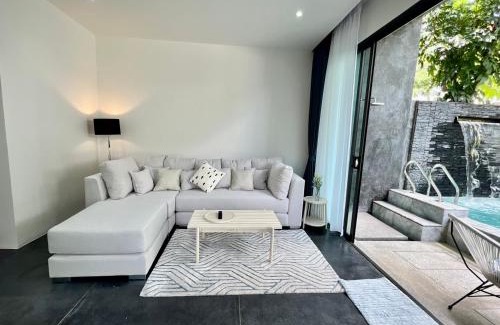 Chalong Villa | 2 BR Modern Pool Villa Chalong
