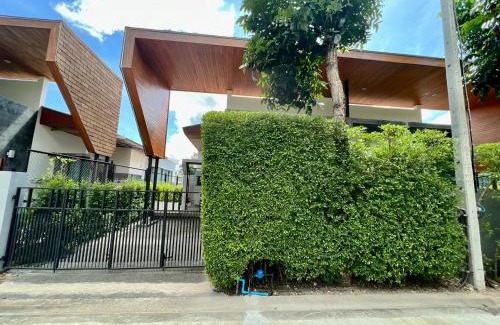 Chalong Villa | 2 BR Modern Pool Villa Chalong