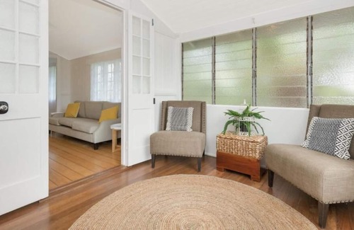 North Ward House | 2 BR Queenslander on Cook*Walk To Strand**FULLY SELF-CONTAINED PRIVATE SPACE*