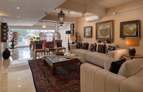 Ploenchit Condo | 2 BR Ruamrudee/service/Monthly