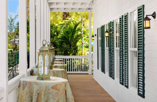 Historic Seaport House | 2 BR Spacious Suite w/Living Area and Balcony | Outdoor Pools