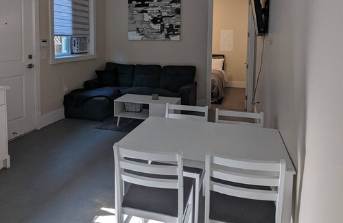 Richmond House | 2 BR Suite With Separate Entrance - 10 MIN Drive TO YVR Airport/skytrain