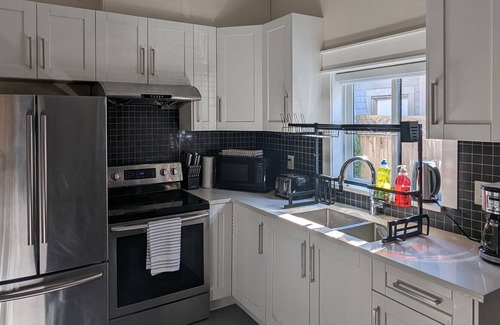 Richmond House | 2 BR Suite With Separate Entrance - 10 MIN Drive TO YVR Airport/skytrain